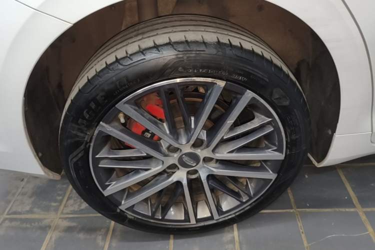Used Geely Auto Preface 2023 2.0TD Prestige Version Right Rear Wheel Hub