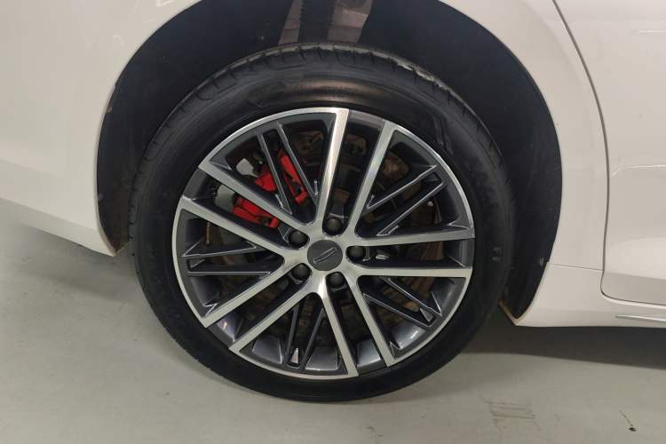 Used Geely Auto Preface 2023 2.0TD Prestige Version Right Rear Wheel Hub
