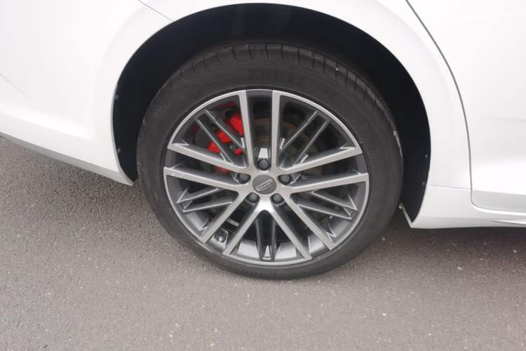 Used Geely Auto Preface 2023 2.0TD Prestige Version Right Rear Wheel Hub