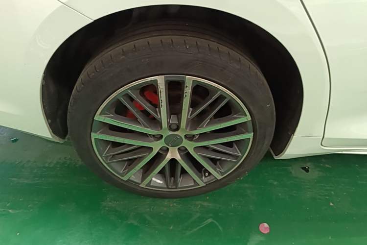 Used Geely Auto Preface 2023 2.0TD Prestige Version Right Rear Wheel Hub