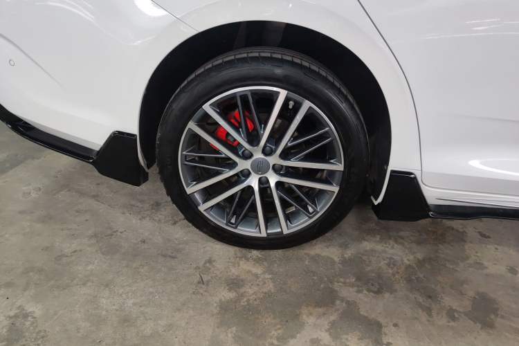 Used Geely Auto Preface 2023 2.0TD "Only This Verdant Green" Edition Right Rear Wheel Hub