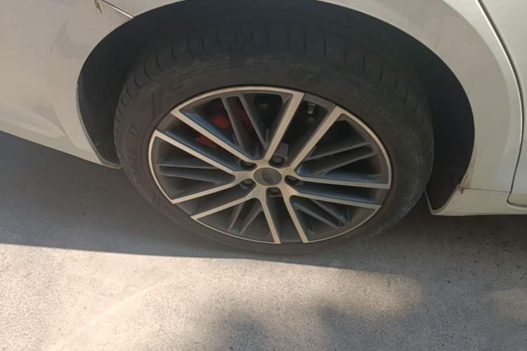 Used Geely Auto Preface 2023 2.0TD Prestige Version Right Rear Wheel Hub
