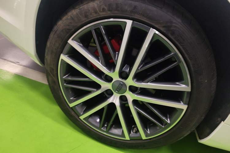 Used Geely Auto Preface 2023 2.0TD Prestige Version Right Rear Wheel Hub