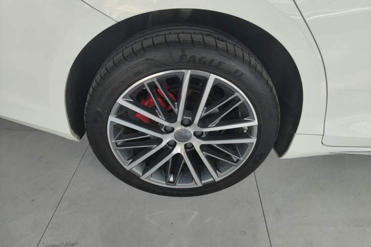 Used Geely Auto Preface 2023 2.0TD Prestige Version Right Rear Wheel Hub