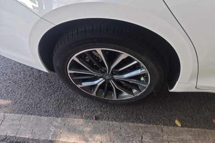 Used Geely Auto Preface 2023 2.0TD Luxury Version Right Rear Wheel Hub