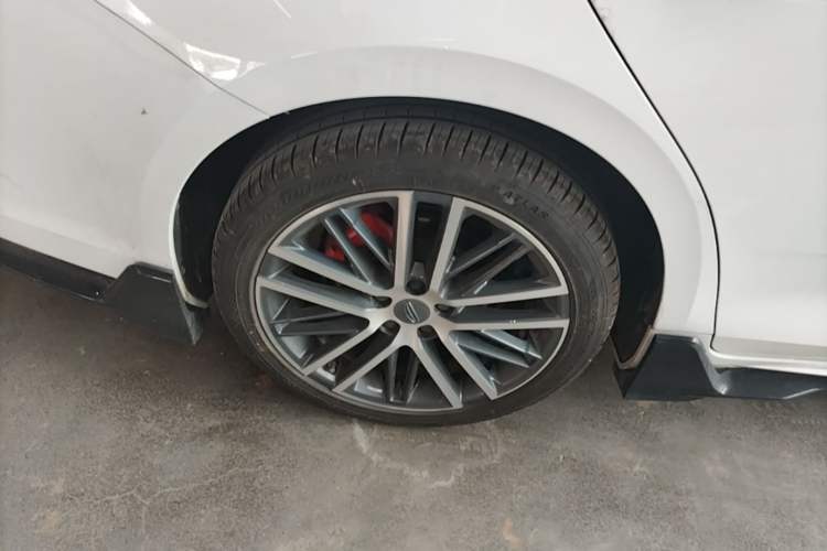 Used Geely Auto Preface 2023 1.5TD Kunlun Edition Right Rear Wheel Hub