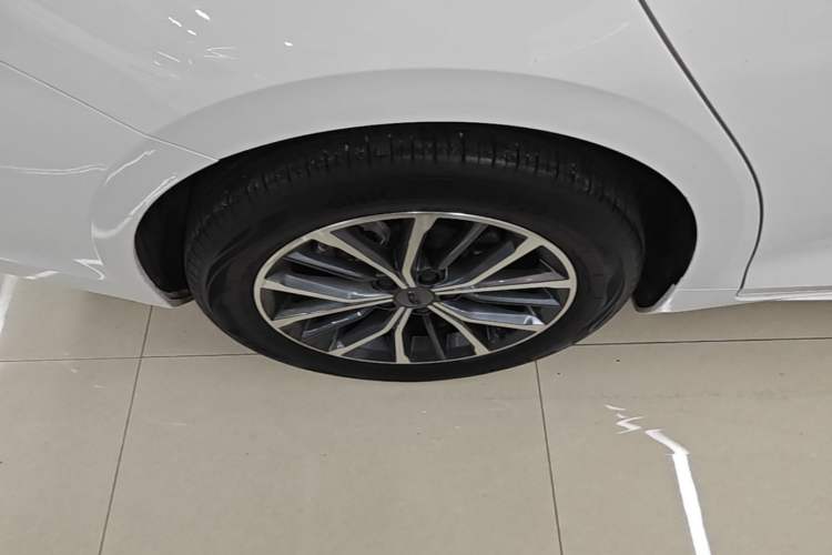 Used Geely Auto Preface 2023 2.0TD Luxury Version Right Rear Wheel Hub