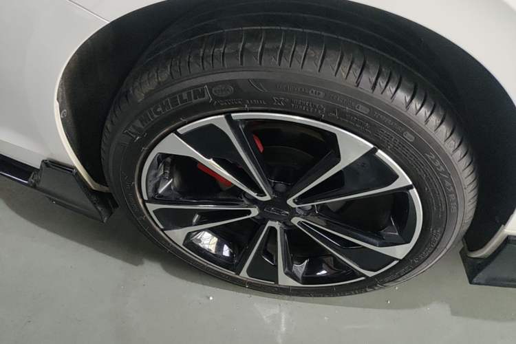 Used Geely Auto Preface 2023 2.0TD Space-Time Edition Right Rear Wheel Hub