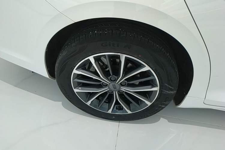 Used Geely Auto Preface 2023 2.0TD Luxury Version Right Rear Wheel Hub