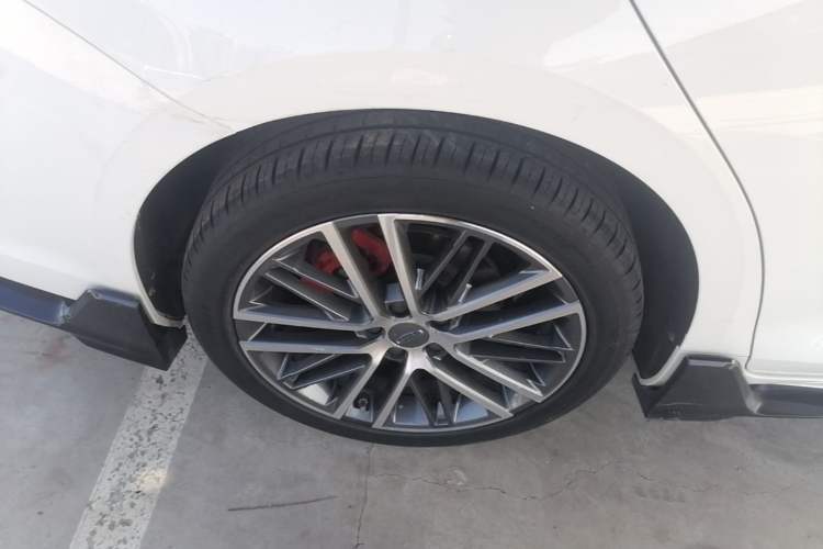 Used Geely Auto Preface 2023 1.5TD Kunlun Edition Right Rear Wheel Hub