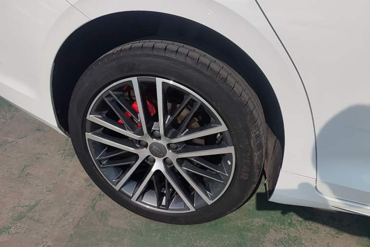 Used Geely Auto Preface 2023 2.0TD Prestige Version Right Rear Wheel Hub
