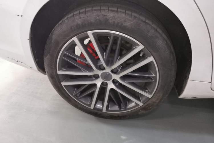 Used Geely Auto Preface 2023 2.0TD Prestige Version Right Rear Wheel Hub