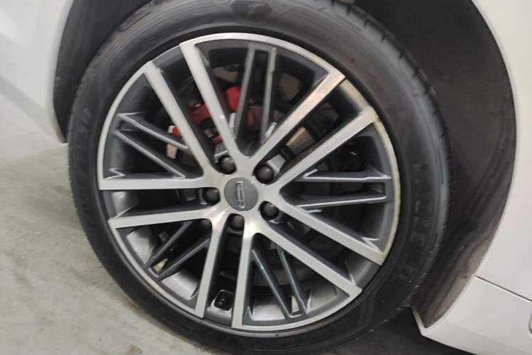 Used Geely Auto Preface 2023 2.0TD Prestige Version Right Rear Wheel Hub