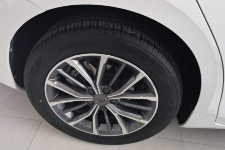 Used Geely Auto Preface 2023 2.0TD Luxury Version Right Rear Wheel Hub