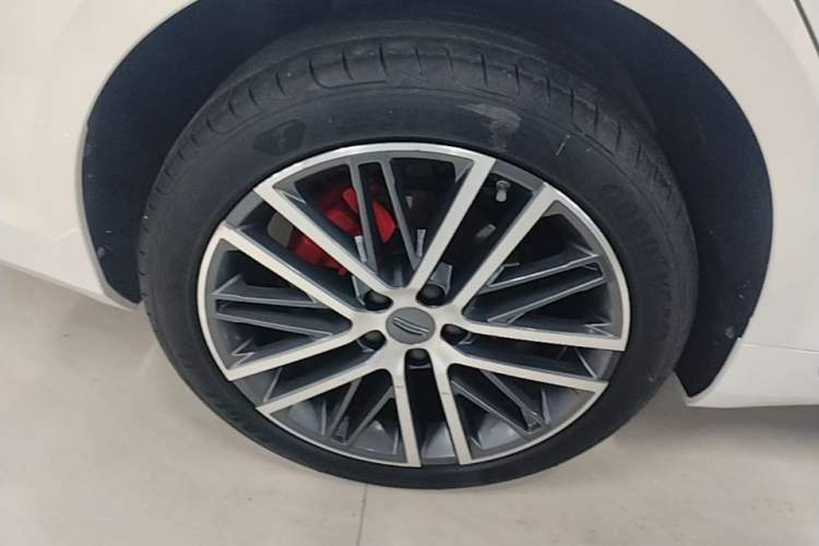 Used Geely Auto Preface 2023 2.0TD Prestige Version Right Rear Wheel Hub