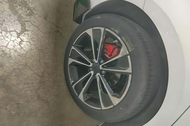 Used Geely Auto Preface 2023 2.0TD Space-Time Edition Right Rear Wheel Hub