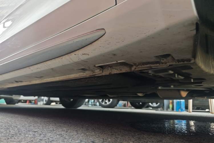 Used Geely Auto Preface 2023 2.0TD Luxury Version Right Side Sill