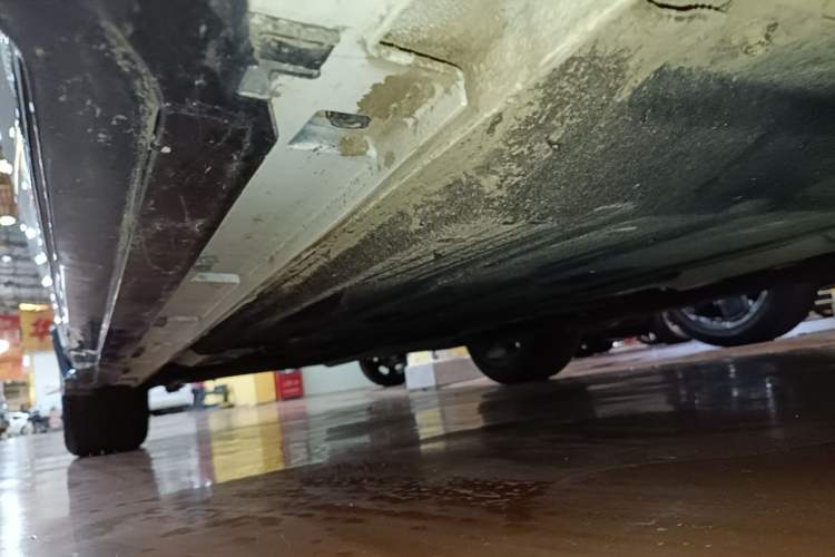 Used Geely Auto Preface 2023 2.0TD Space-Time Edition Right Side Sill