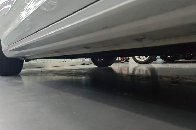 Used Geely Auto Preface 2023 1.5TD Fuyao Version Right Side Sill