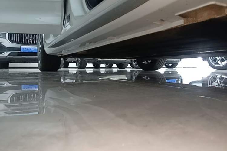 Used Geely Auto Preface 2023 2.0TD Luxury Version Right Side Sill