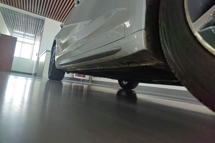 Used Geely Auto Preface 2023 2.0TD Luxury Version Right Side Sill