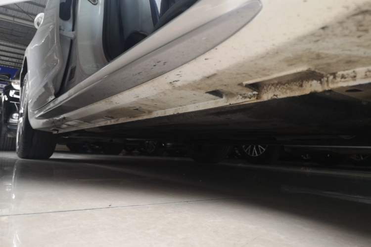 Used Geely Auto Preface 2023 2.0TD Prestige Version Right Side Sill