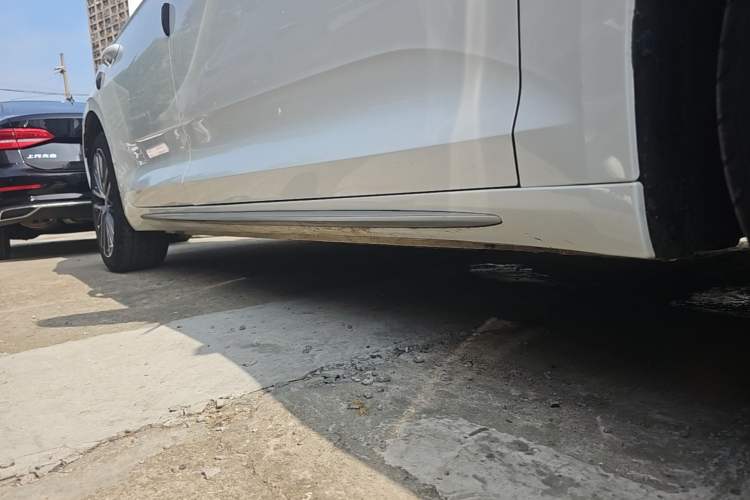 Used Geely Auto Preface 2023 2.0TD Prestige Version Right Side Sill