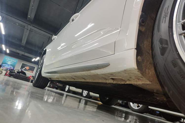 Used Geely Auto Preface 2023 2.0TD Prestige Version Right Side Sill
