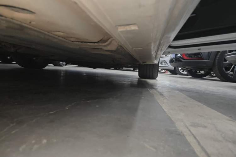 Used Geely Auto Preface 2023 2.0TD Luxury Version Right Side Sill