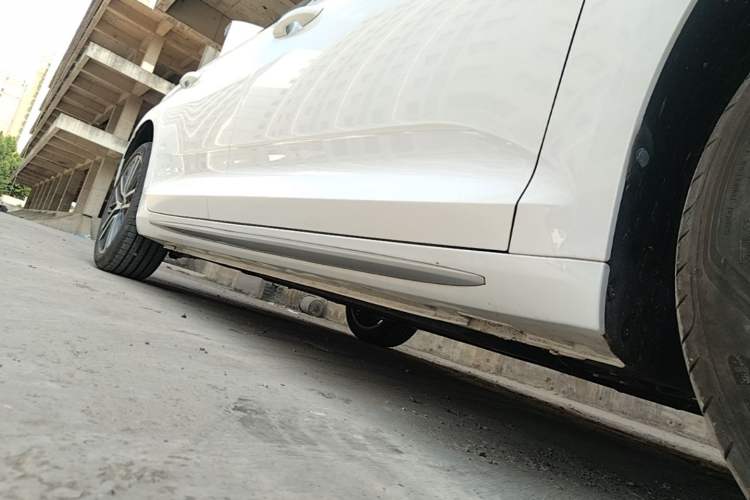 Used Geely Auto Preface 2023 2.0TD Prestige Version Right Side Sill
