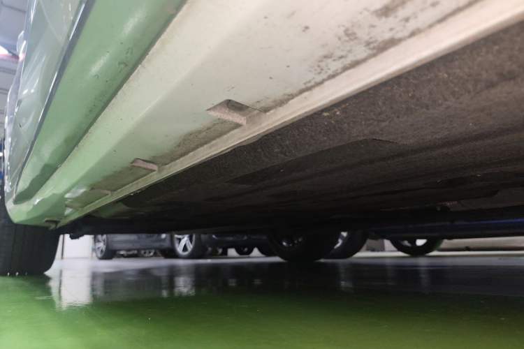 Used Geely Auto Preface 2023 2.0TD Prestige Version Right Side Sill