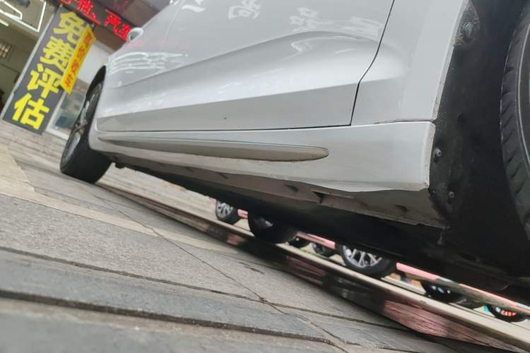 Used Geely Auto Preface 2023 2.0TD Prestige Version Right Side Sill