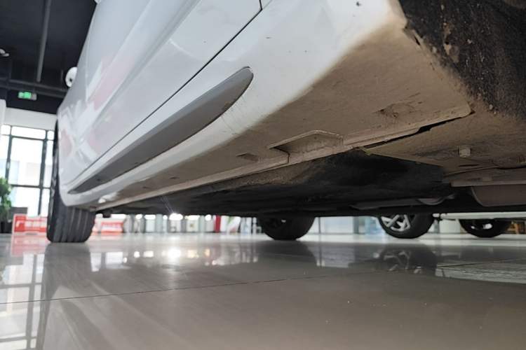 Used Geely Auto Preface 2023 2.0TD Prestige Version Right Side Sill