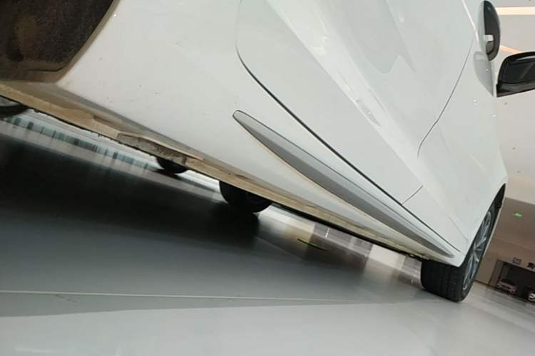 Used Geely Auto Preface 2023 2.0TD Luxury Version Right Side Sill