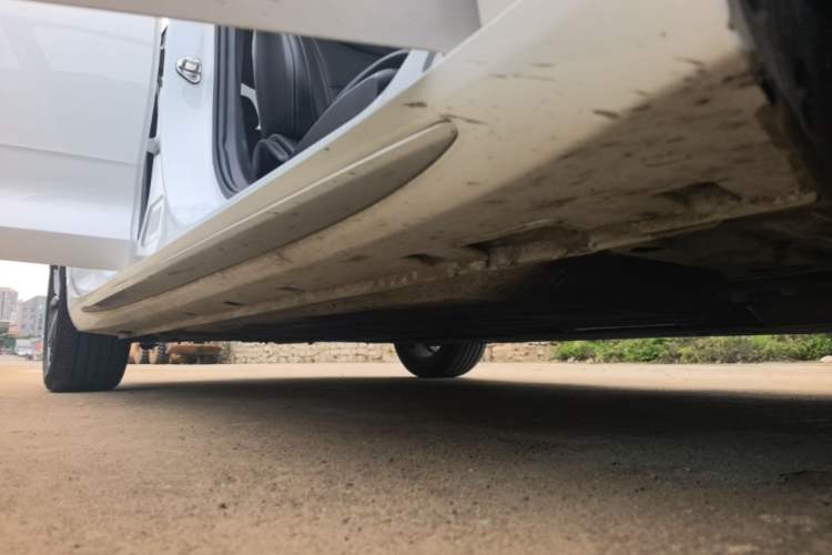 Used Geely Auto Preface 2023 2.0TD Luxury Version Right Side Sill