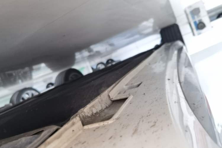 Used Geely Auto Preface 2023 2.0TD Luxury Version Right Side Sill