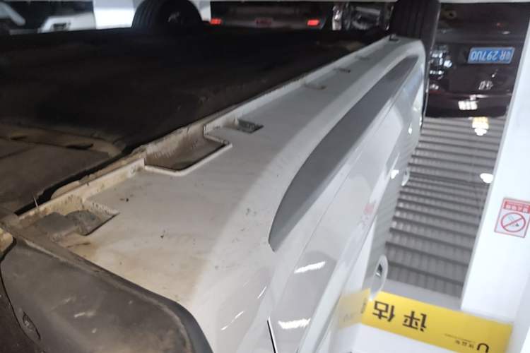 Used Geely Auto Preface 2023 2.0TD Prestige Version Right Side Sill