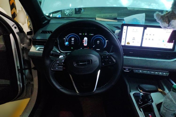 Used Geely Auto Preface 2023 2.0TD "Only This Verdant Green" Edition Steering Wheel