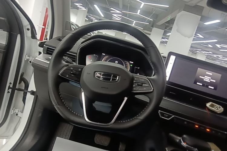 Used Geely Auto Preface 2023 2.0TD Luxury Version Steering Wheel