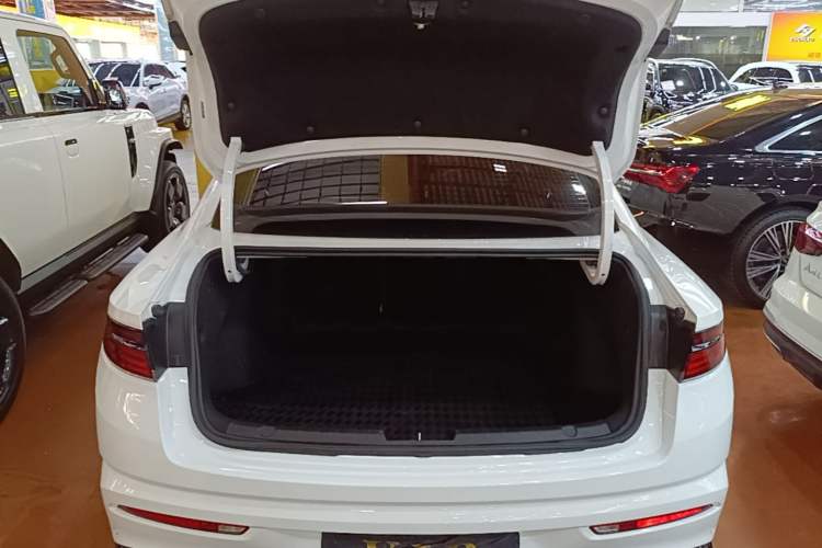 Used Geely Auto Preface 2023 2.0TD Space-Time Edition Trunk