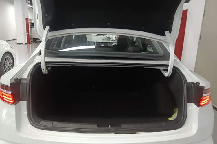 Used Geely Auto Preface 2023 2.0TD Luxury Version Trunk