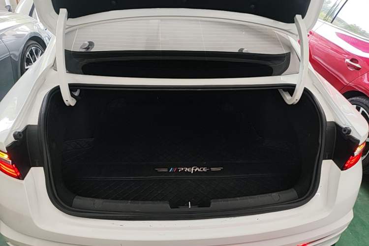 Used Geely Auto Preface 2023 1.5TD Fuyao Version Trunk