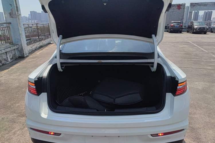 Used Geely Auto Preface 2023 2.0TD Luxury Version Trunk