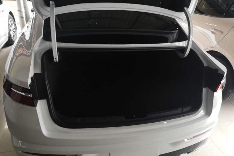 Used Geely Auto Preface 2023 2.0TD Prestige Version Trunk