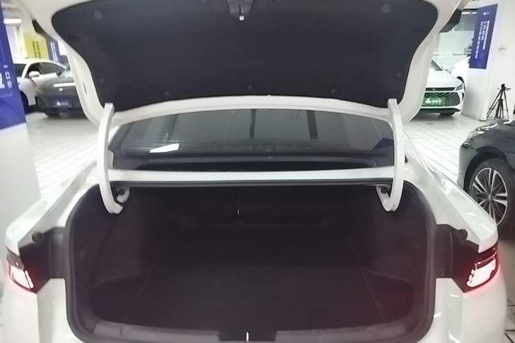 Used Geely Auto Preface 2023 1.5TD Fuyao Version Trunk