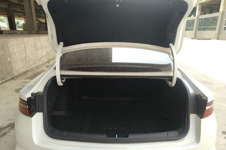 Used Geely Auto Preface 2023 2.0TD Prestige Version Trunk