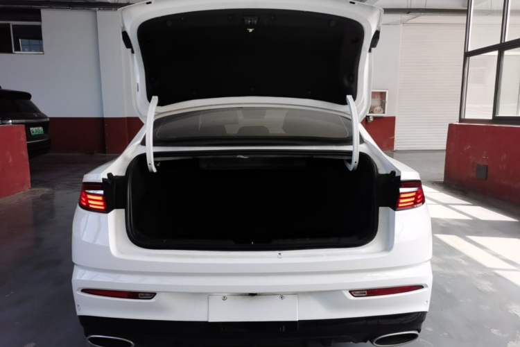 Used Geely Auto Preface 2023 1.5TD Fuyao Version Trunk