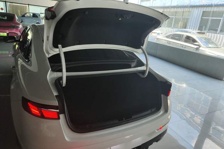 Used Geely Auto Preface 2023 2.0TD Prestige Version Trunk