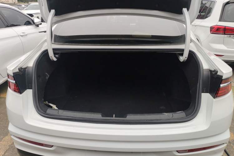 Used Geely Auto Preface 2023 1.5TD Fuyao Version Trunk