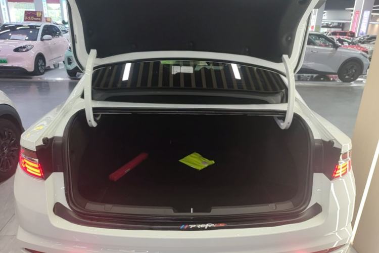 Used Geely Auto Preface 2023 1.5TD Fuyao Version Trunk